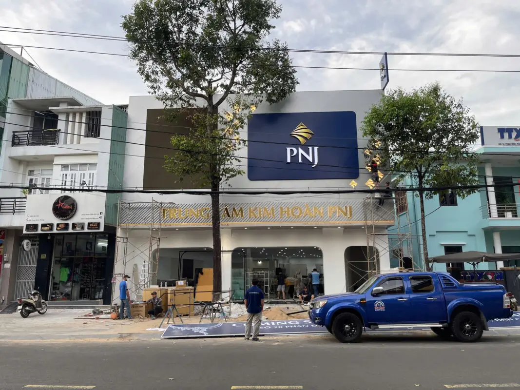 Gia công chữ inox cho chuỗi cửa hàng (18)