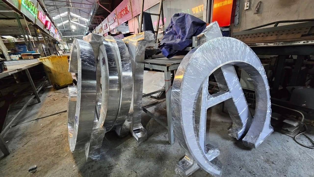 gia công chữ inox lấy nhanh (2)