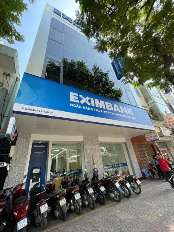 thi công bảng hiệu chữ nổi ngân hàng eximbank (12)