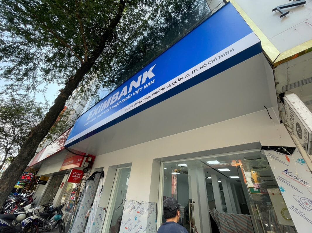 thi công bảng hiệu chữ nổi ngân hàng eximbank (17)