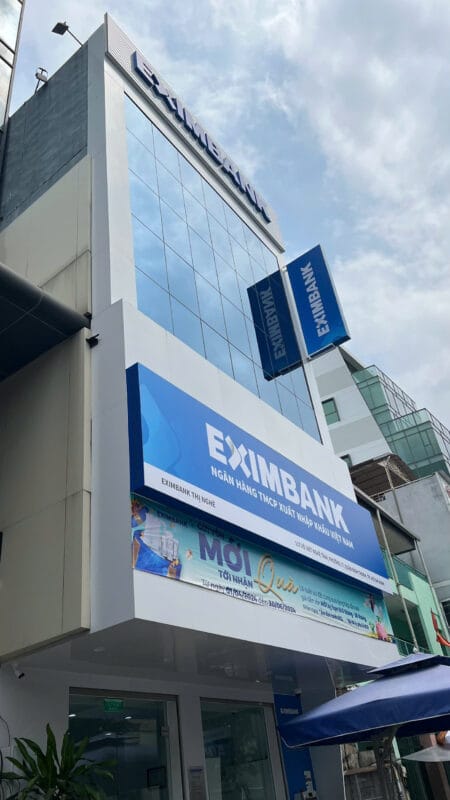 thi công bảng hiệu chữ nổi ngân hàng eximbank (4)