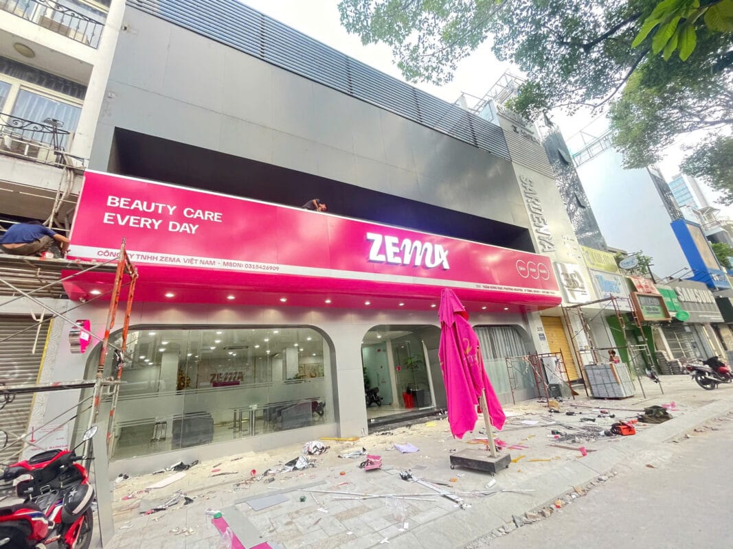 thi công lắp đặt bảng hiệu zema (3)