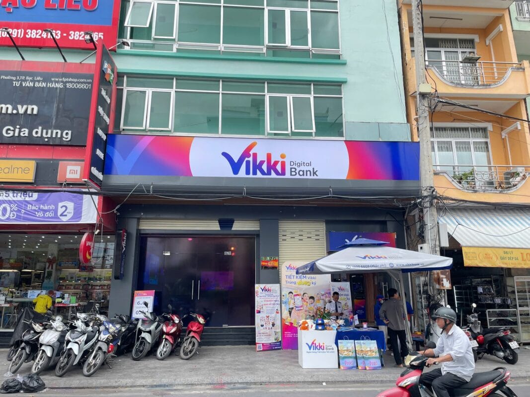 Gia công chữ nổi inox giá rẻ hcm - Thi công bảng hiệu ngân hàng Vikki Bank