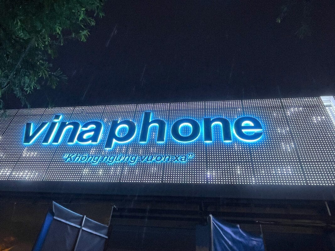 Thi Công Bảng Hiệu Cửa Hàng Vinaphone (16)