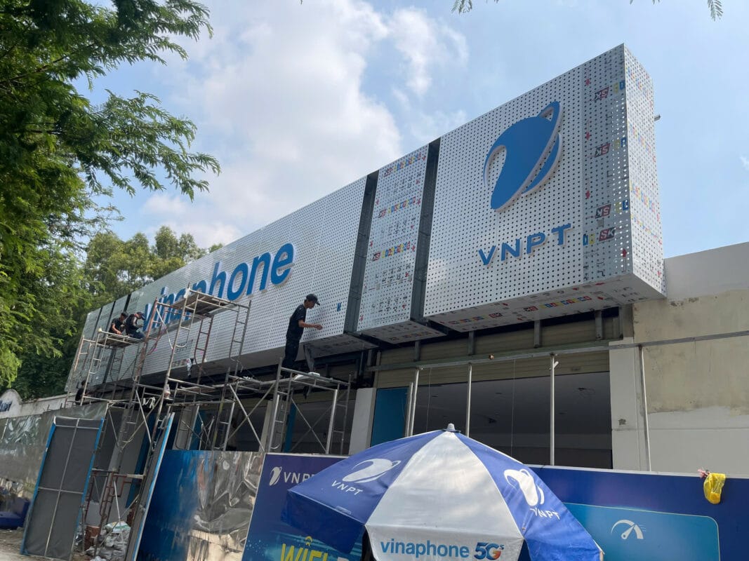 Thi Công Bảng Hiệu Cửa Hàng Vinaphone (19)