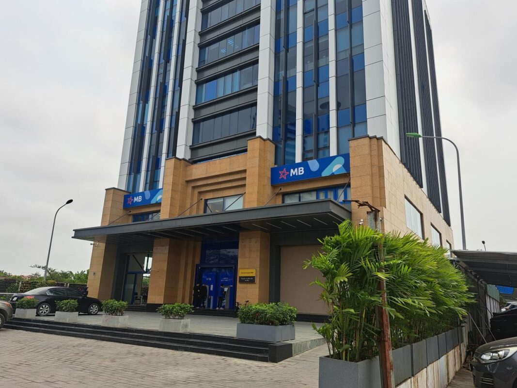 chi phi thi cong bang hieu mb bank 10