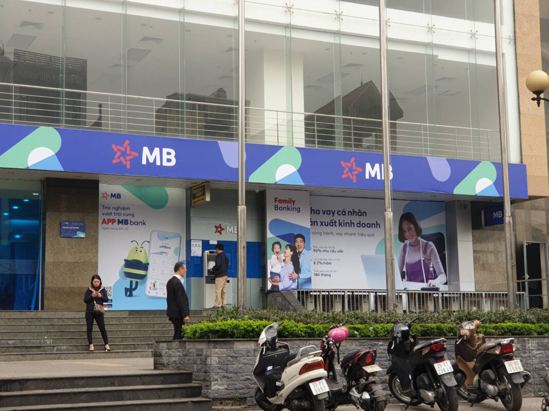 chi phi thi cong bang hieu mb bank 8