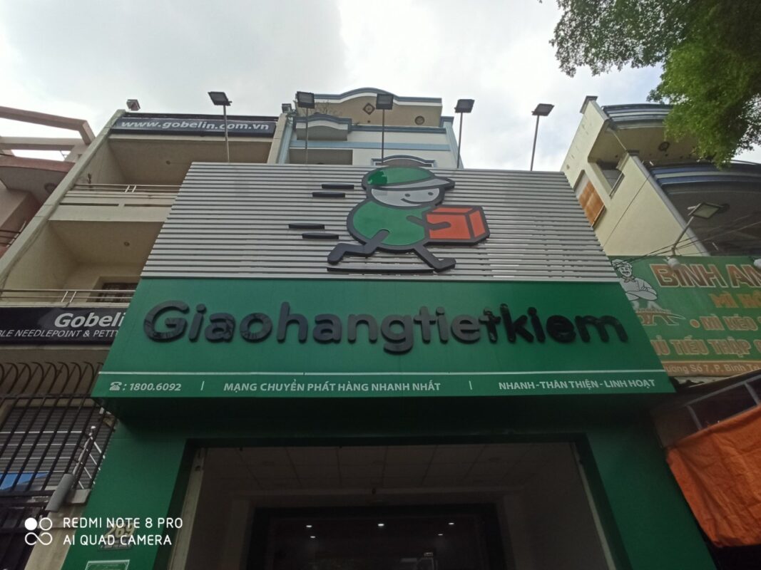thi cong bang hieu giao hang tiet kiem (3)