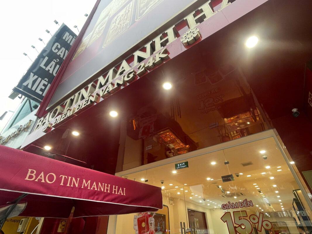 thi cong chuoi cua hang bao tin manh hai (10)