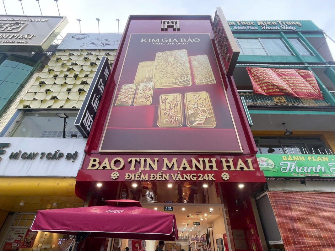 thi cong chuoi cua hang bao tin manh hai (12)