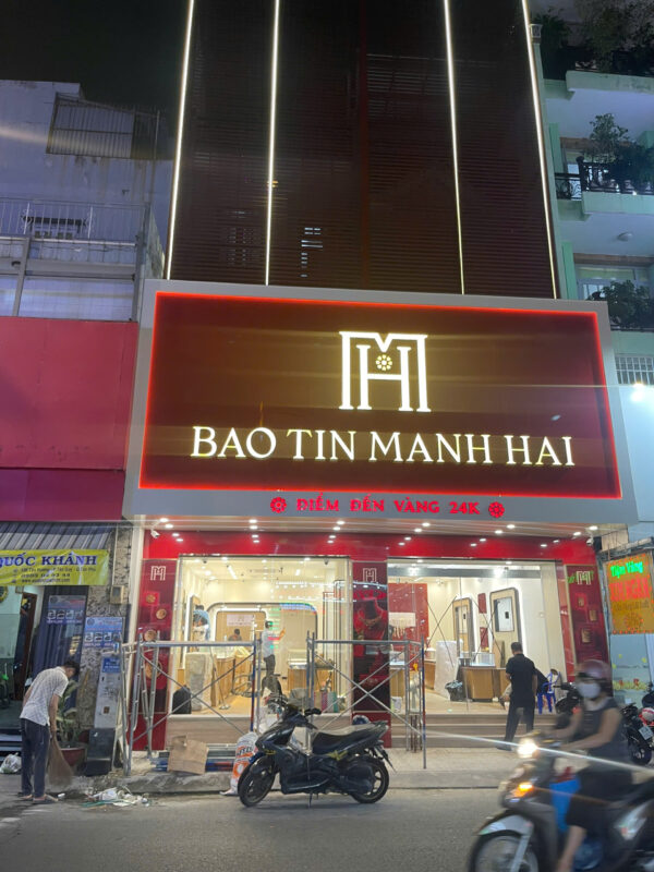 thi cong chuoi cua hang bao tin manh hai (98)